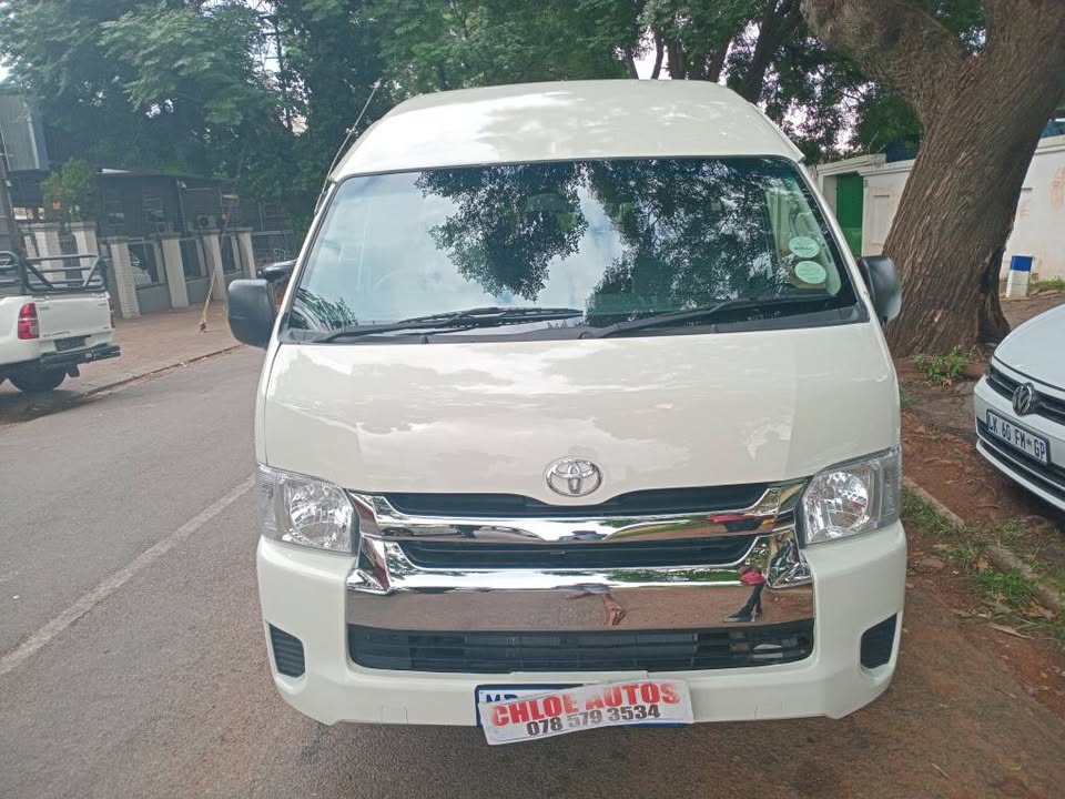 2010 Toyota Quantum 2.5 D-4D GL 14 seater White, Manual, Diesel