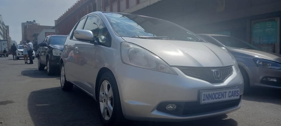 2010 HONDA JAZZ 1.5 PETROL AUTOMATIC TRANSMISSION, SILVER COLOUR, MILEAGE 85000KM
