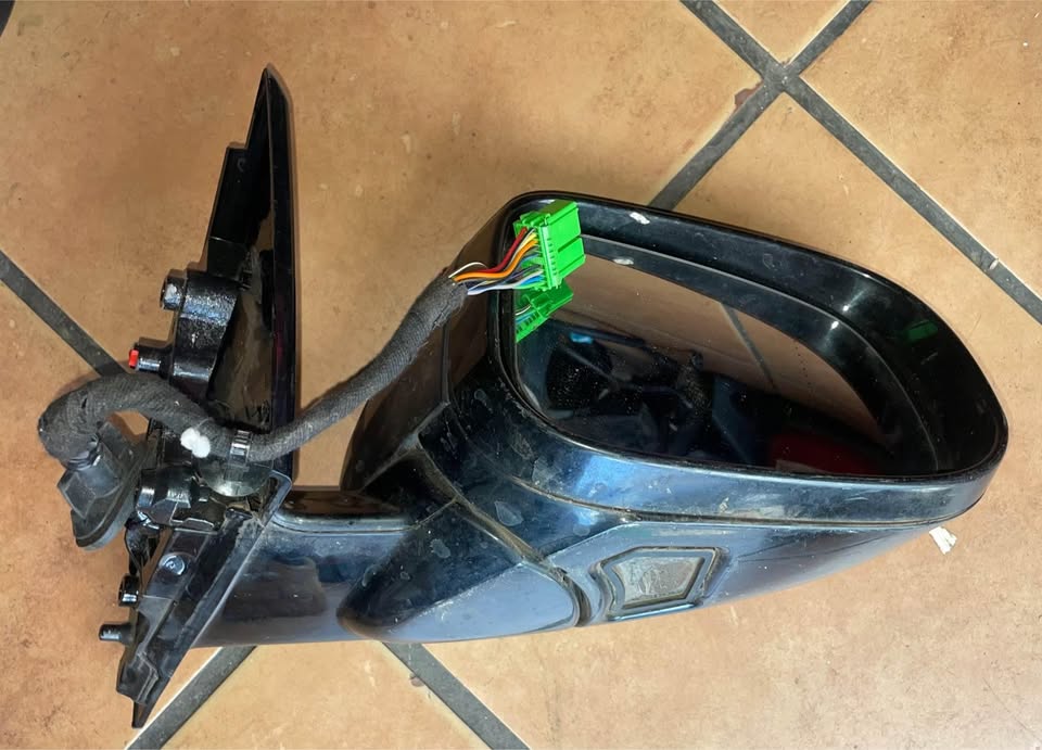 Volvo V40 side mirror - Private Seller Volvo V40 side mirror - Private Seller