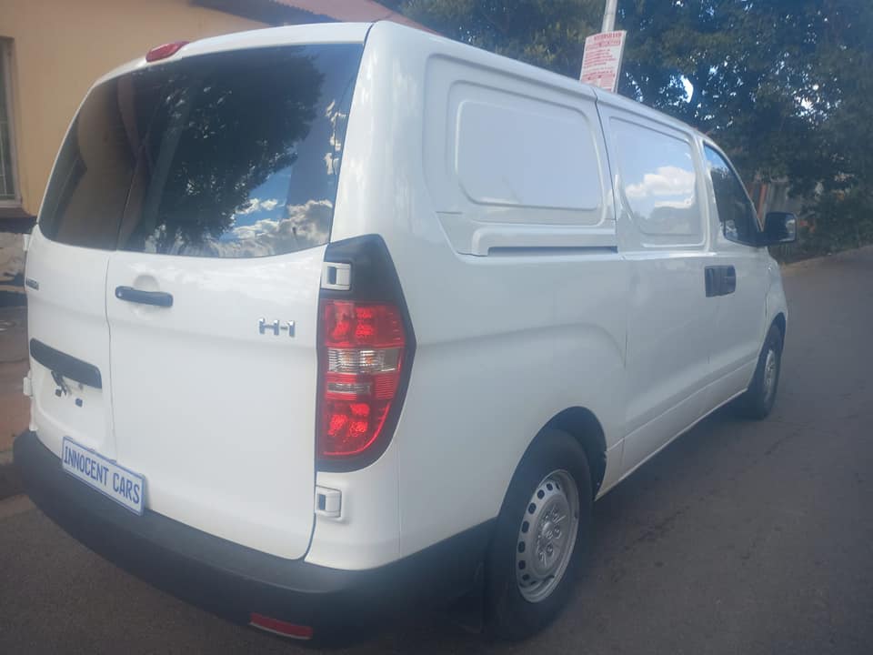 2020 HYUNDAI H1 PANEL VAN 2.6 DIESEL, AUTOMATIC, WHITE COLOR, MILEAGE 125000KMS