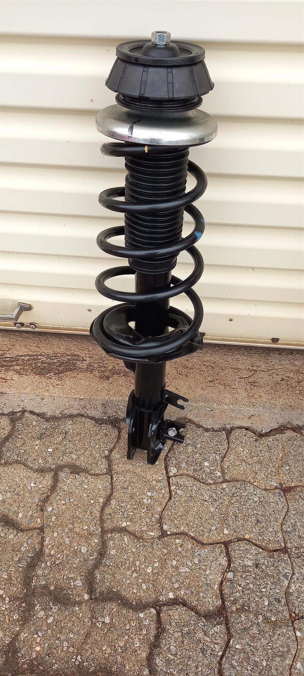 2010 SUZUKI SX4 FRONT SHOCKS COMPLETE - Private Seller 2010 SUZUKI SX4 FRONT SHOCKS COMPLETE - Private Seller