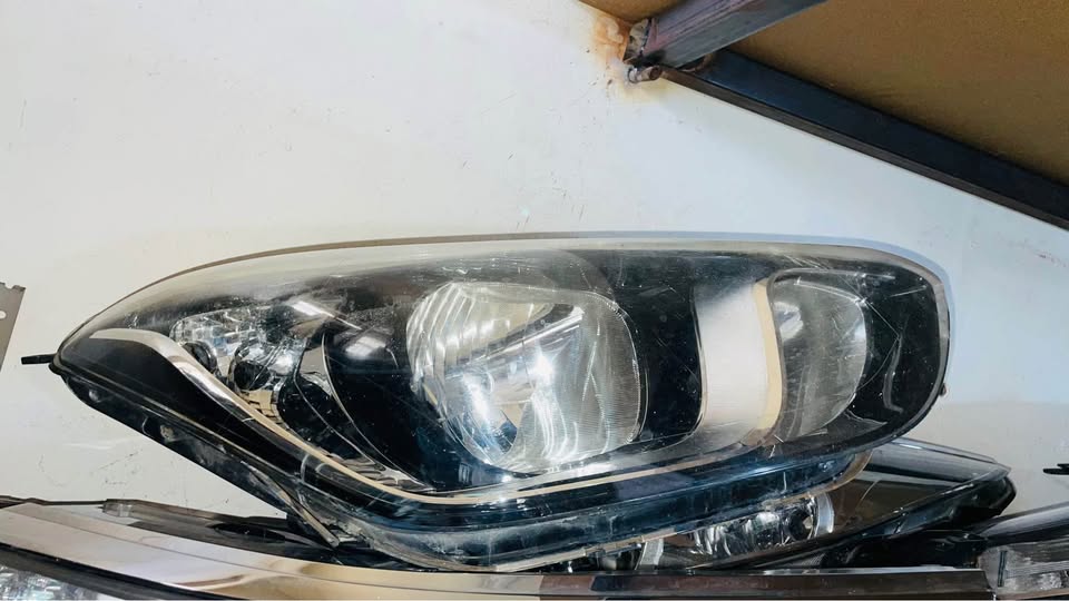 Hyundai i20 headlight 2012/14 - Private Seller