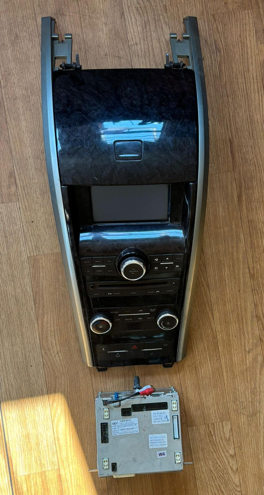 Mahindra XUV 500 W8 Radio For Sale - Private Seller