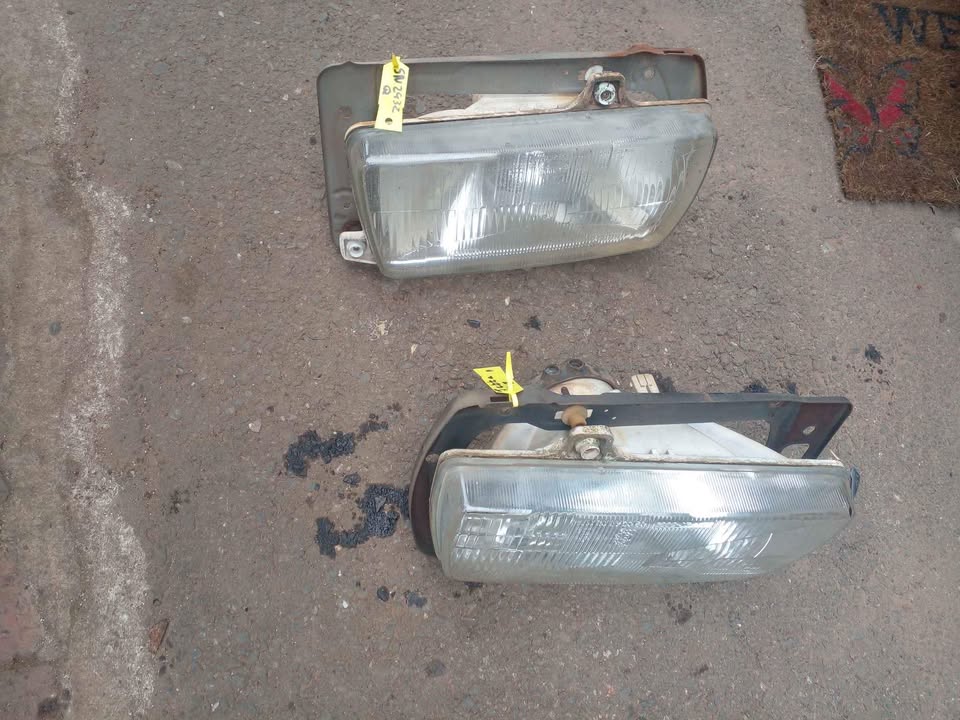 VW Jetta 2 Headlight Original Hella - Private Seller