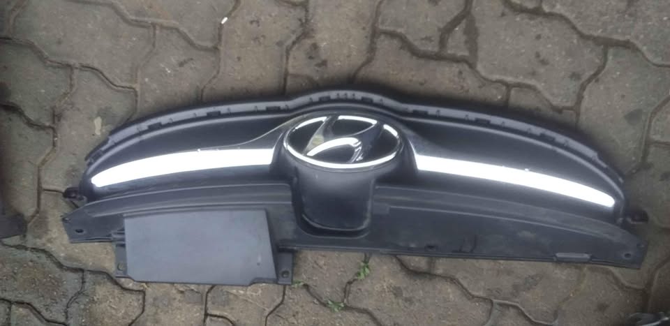Hyundai Eleantra grille - Private Seller Hyundai Eleantra grille - Private Seller