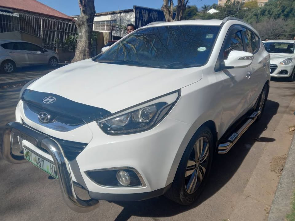 2016 Hyndai Ix35 2.0 Petrol, Manual, White, Full service history, 79000kms, Leather Seats.