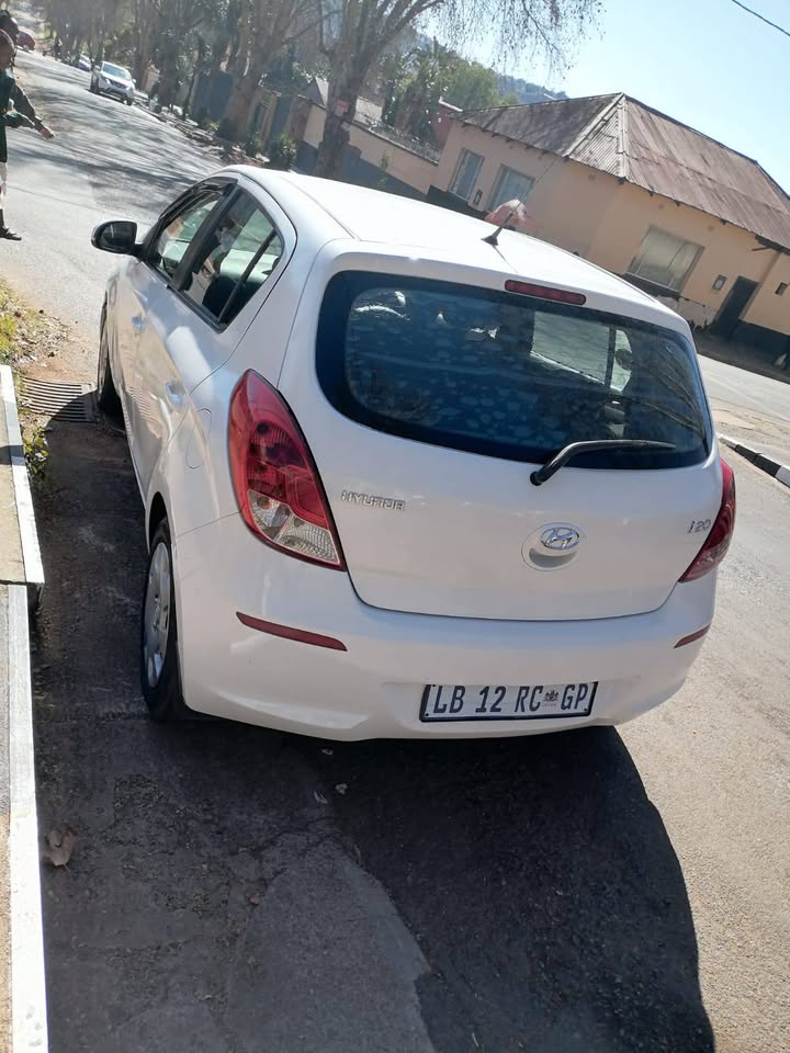 2013 HYUNDAI I20 MANUAL TRANSMISSION 1.4 IN EXCELLENT CONDITION