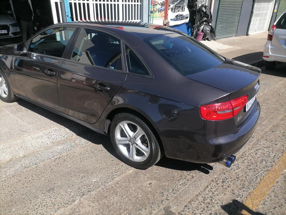 2014 Audi A4 2.0 TDI Sedan Automatic with a leather seat and Spare key