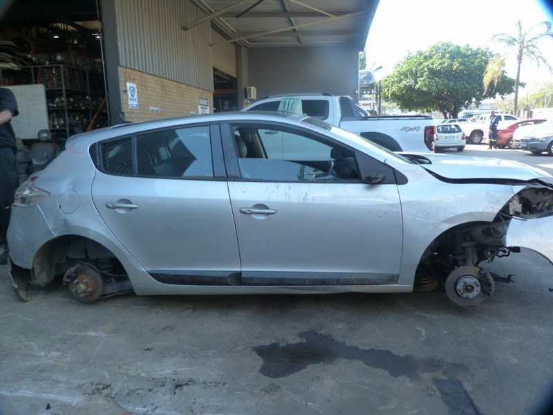 Renault Megane III 1.9 Manual Silver - 2011 STRIPPING FOR SPARES. - Private Seller