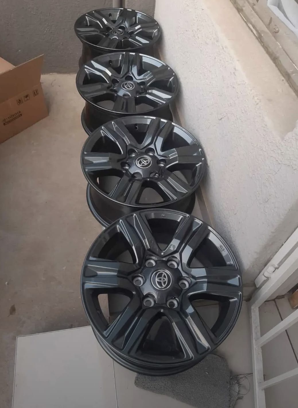 Toyota Hilux/Fortuner 17inch Original mags set for - Private Seller Toyota Hilux/Fortuner 17inch Original mags set for - Private Seller