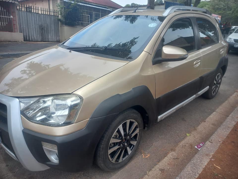 2020 TOYOTA ETIOS CROSS 1.5 PETROL, MANUAL, GOLD COLOR, MILEAGE 37000KMS. SERVICE B