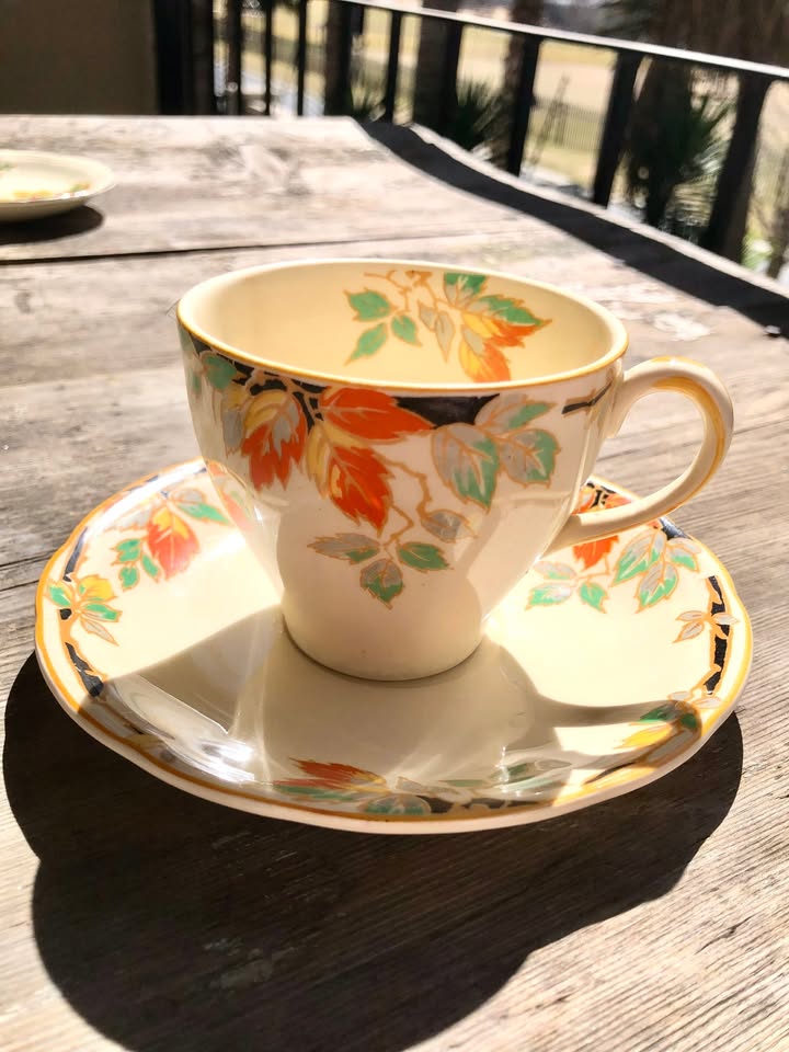 Alfred Meakin “Garrick” 2-Piece Tea Cup & Saucer – Circa 1930s