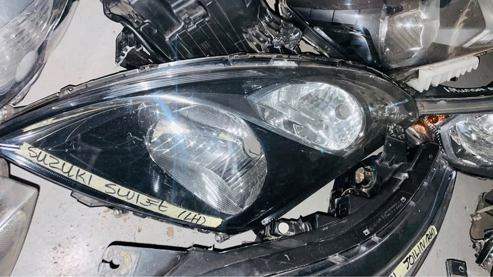 Suzuki Swift headlight - Private Seller Suzuki Swift headlight - Private Seller