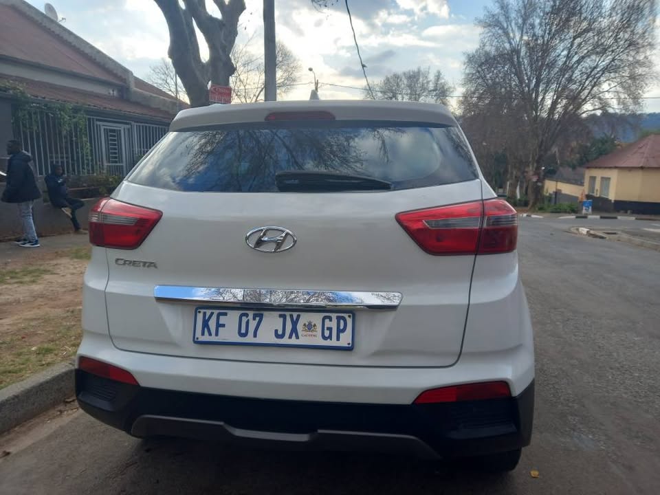 2016 Hyundai Creta 1.6 Petrol, Manual, White,107000kms Leather seats.
