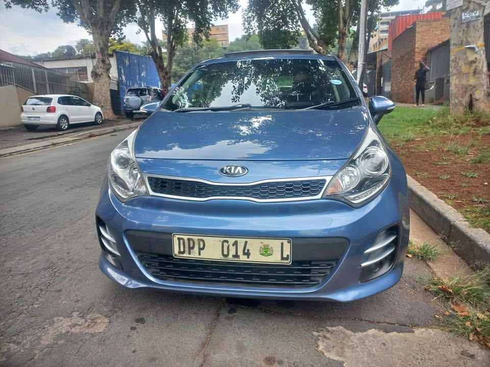 2016 Kia Rio Tec Hatchback 1.4 Petrol, Manual, Blue color, mileage Leather