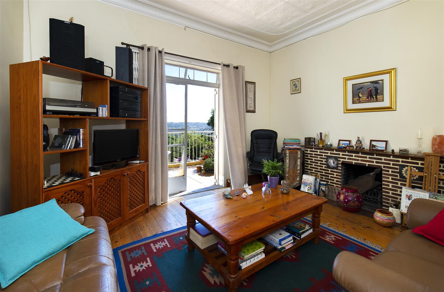 3 Bedroom Delightful Family Home Going on Auction