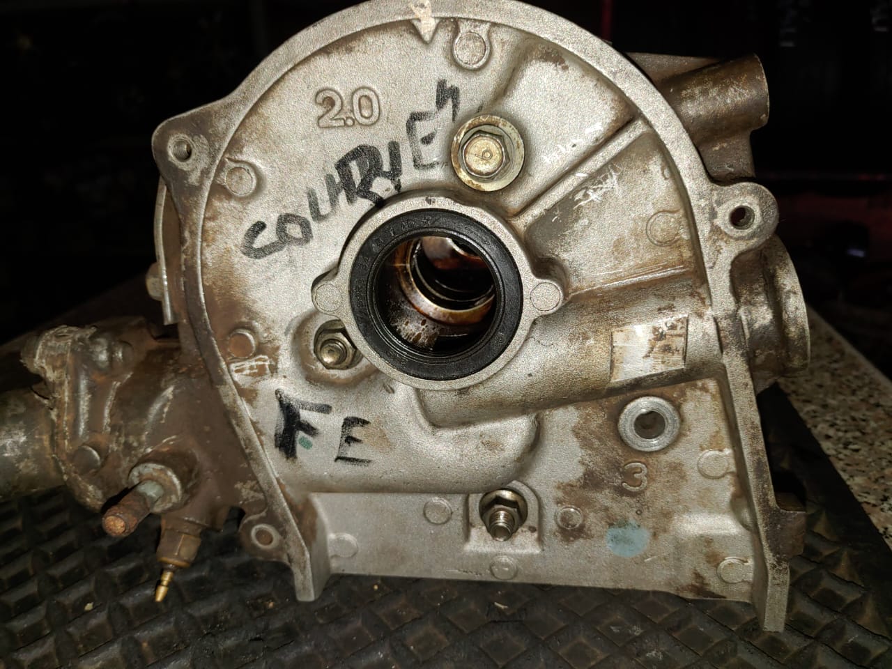 MAZDA 2LT FE 8 VALVE CYLINDER HEAD FOR SALE
