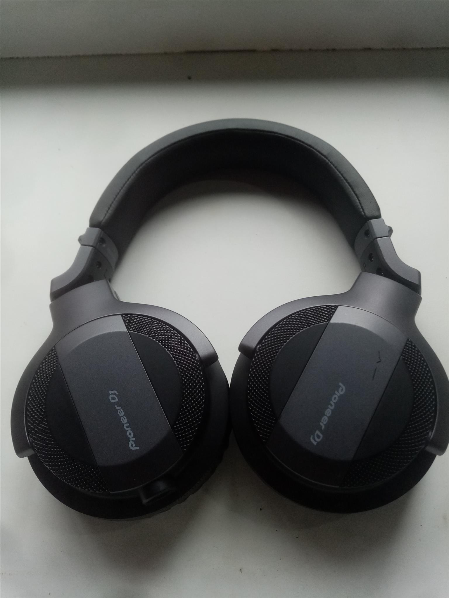 Pioneer HDJ-QUE1 DJ Headphones
