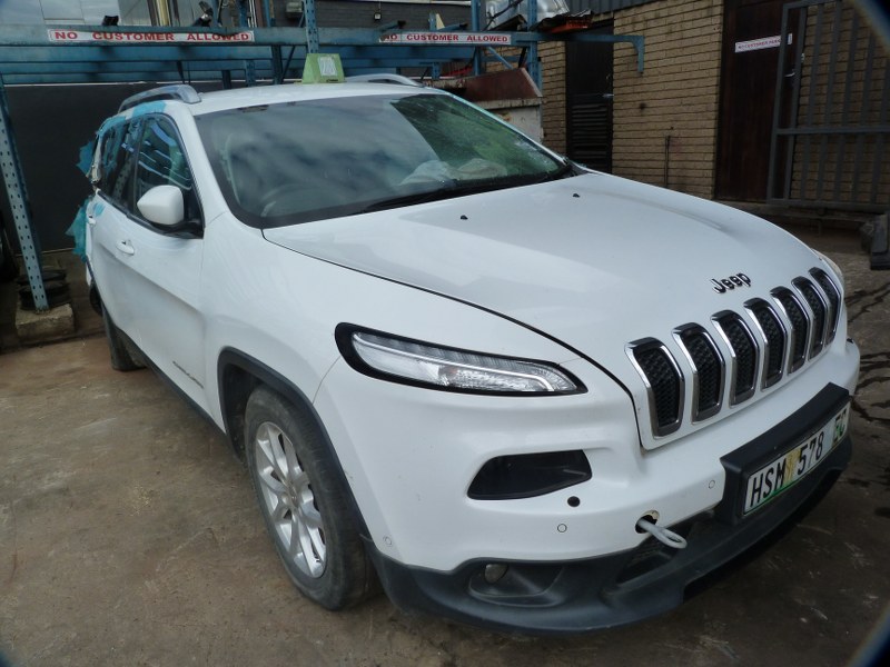 2016 Jeep Cherokee 2.4 9 Speed AT White - SPARES - Private Seller 2016 Jeep Cherokee 2.4 9 Speed AT White - SPARES - Private Seller