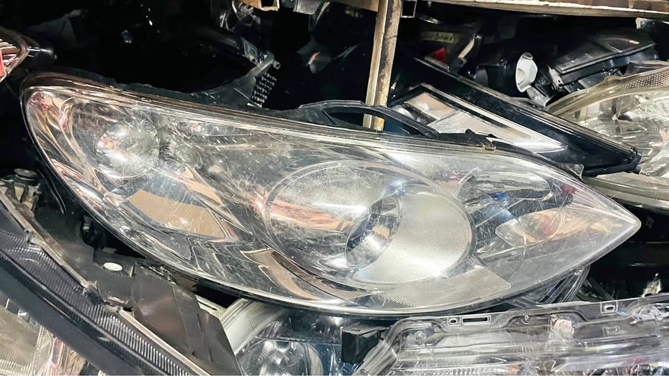 Peugeot 407 Headlight 2004/10 - Private Seller Peugeot 407 Headlight 2004/10 - Private Seller