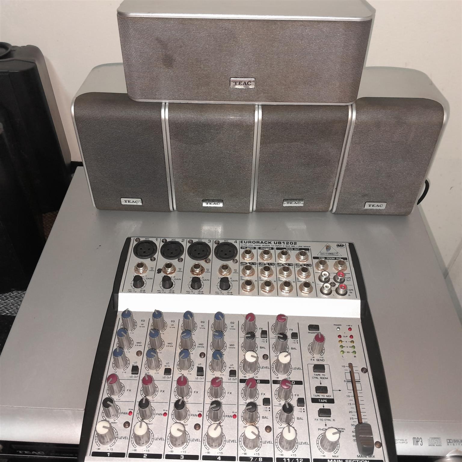 Sound system. 1 inter m qd4240. 1 mixer eurotrac ub1202. 1 Teac . 8 omnitronic