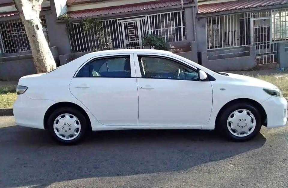 2017 TOYOTA COROLLA QUEST 1.6 MANUAL TRANSMISSION IN EXCELLENT CONDITION