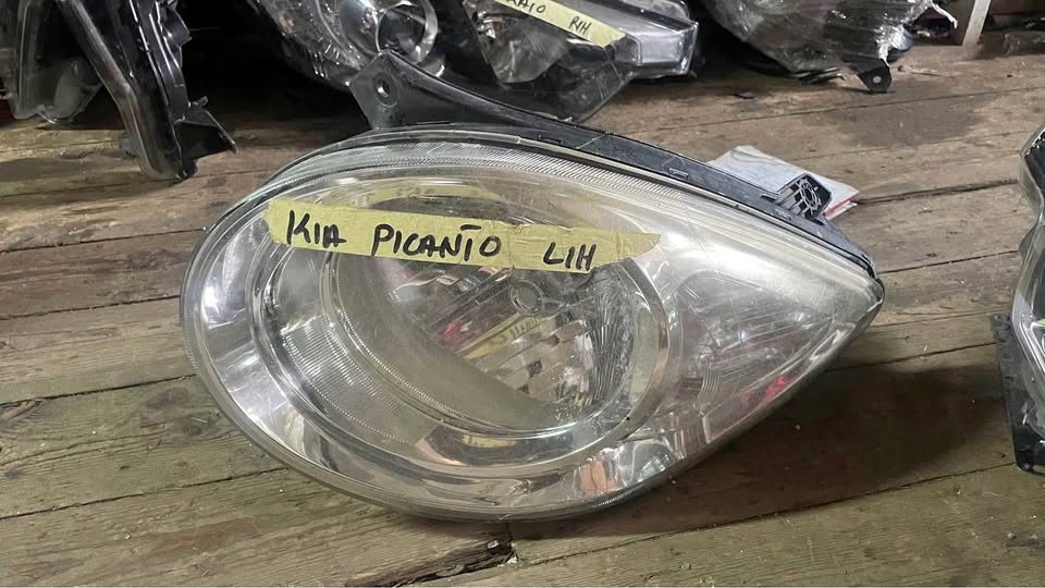 Kia Picanto headlight - Private Seller Kia Picanto headlight - Private Seller