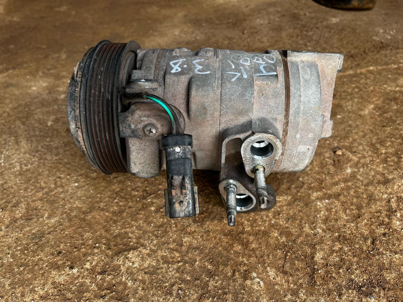Jeep Wrangler Jk 3.8 2010 Aircon Pump - Private Seller Jeep Wrangler Jk 3.8 2010 Aircon Pump - Private Seller