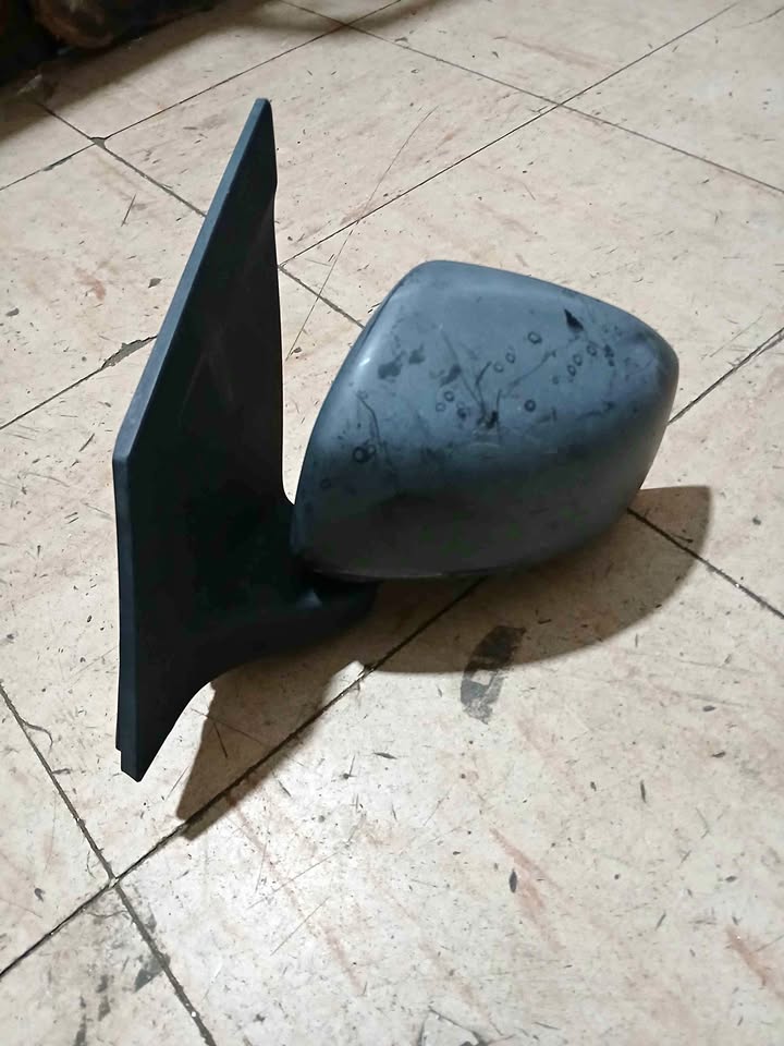 Toyota avanza side mirror - Private Seller Toyota avanza side mirror - Private Seller