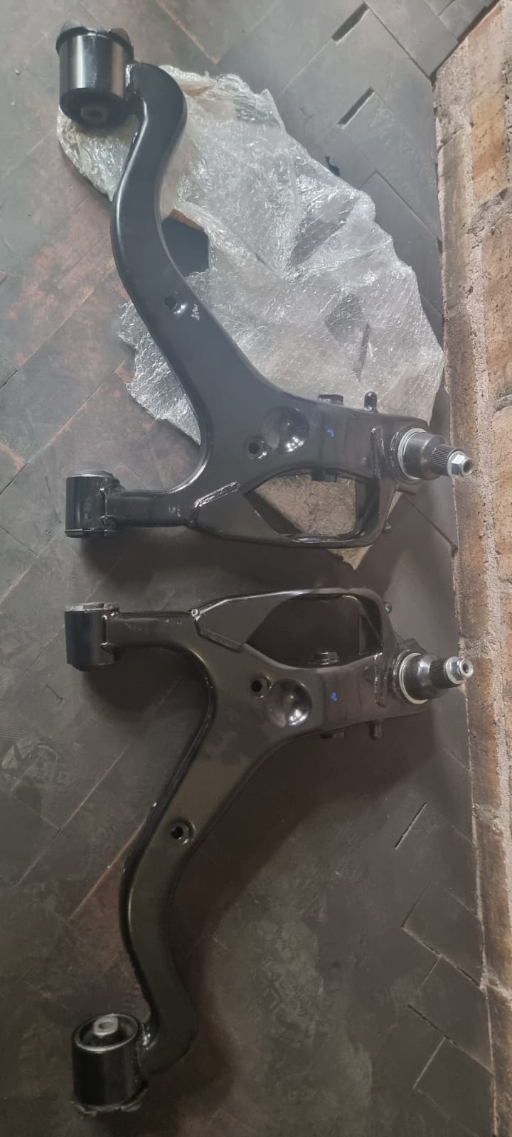 Range Rover Sport Front Lower Control arms for sale (New) Range Rover Sport Front Lower Control arms for sale (New)
