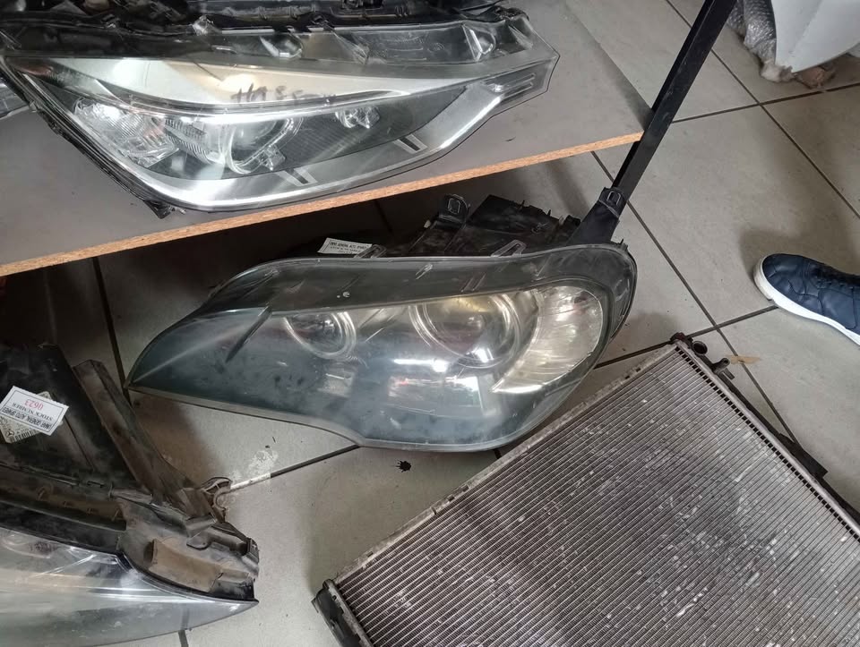 Sale BMW E70 X5 Headlight Used Auto Body Spare Parts at Sema Spare Center. - Private Seller Sale BMW E70 X5 Headlight Used Auto Body Spare Parts at Sema Spare Center. - Private Seller