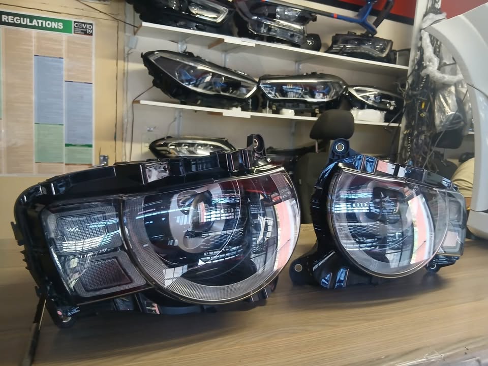 2023 LAND ROVER DEFENDER HEADLIGHTS LEFT ANS RIGHT AVAILABLE FOR SALE - Private Seller 2023 LAND ROVER DEFENDER HEADLIGHTS LEFT ANS RIGHT AVAILABLE FOR SALE - Private Seller