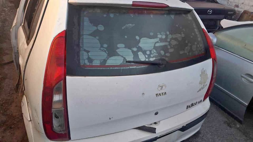 Tata Indica LSI tailgate Tata Indica LSI tailgate