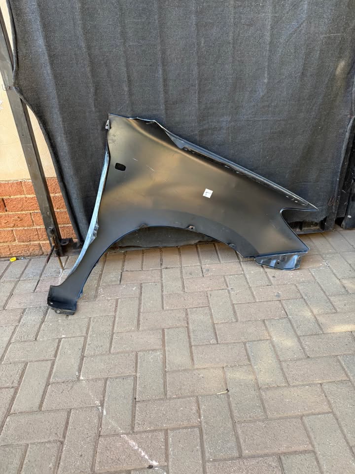 Toyota Hilux D4D Left Fender - Private Seller Toyota Hilux D4D Left Fender - Private Seller