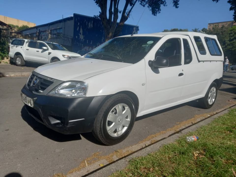 2012 NISSAN NP200 BAKKIE 1.6 Petrol, Manual, White Color, Mileage . Canopy.