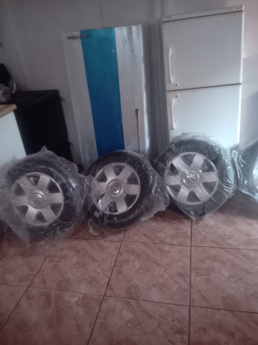 Vw caddy mags and tires - Private Seller