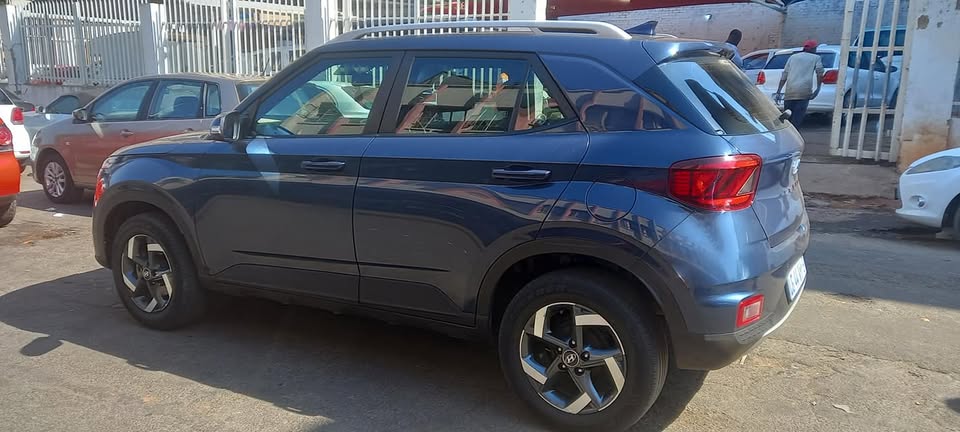 2020 HYUNDAI VENUE 1.0T MANUAL TRANSMISSION BLUE 57000KMS, SERVICE BOOK