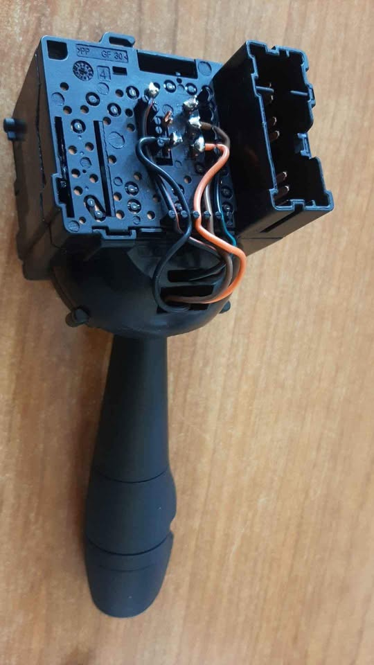 RENAULT SANDERO INDICATOR SWITCH. HL/HORN SW. BRAND NEW. FOR VARIOUS OTHER CARS. - Private Seller