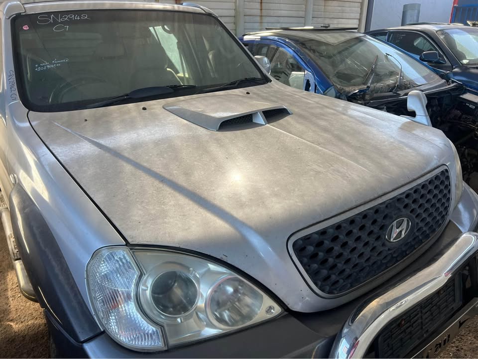 Hyundai Terracan bonnet available - Private Seller Hyundai Terracan bonnet available - Private Seller