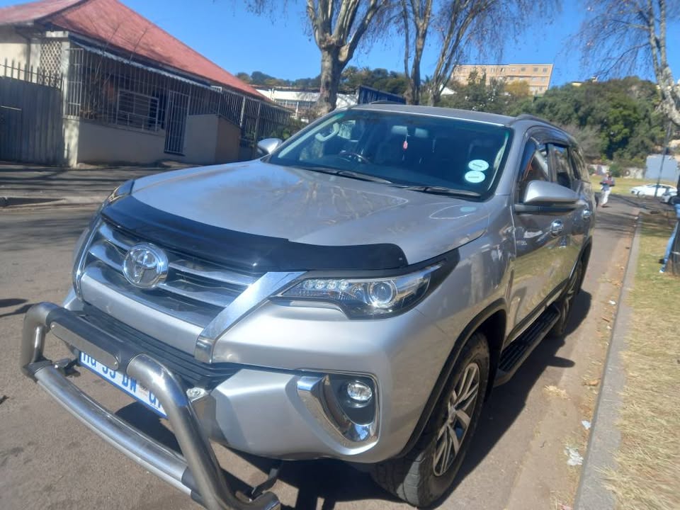 2020 Toyota Fortuner 2.8 GD-6 Diesel, Automatic 4x2, Grey, 97000kms, Full service history.