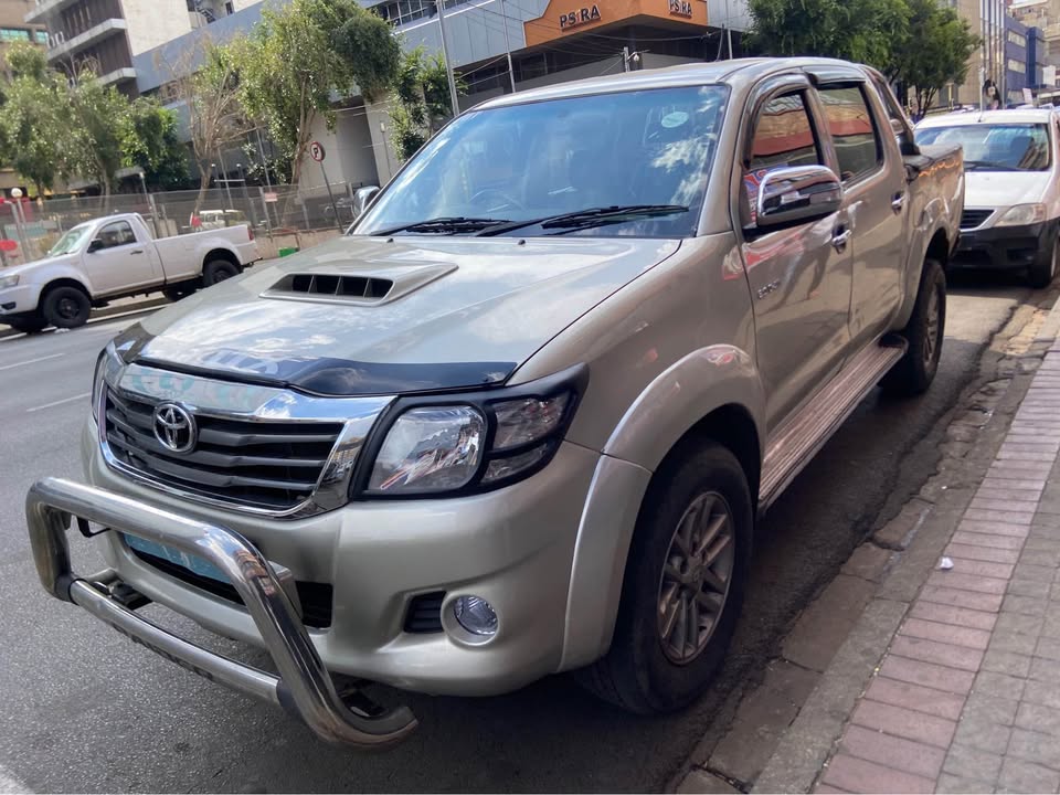 2014 Toyota Hilux 3.0 D4D manual 105.000km