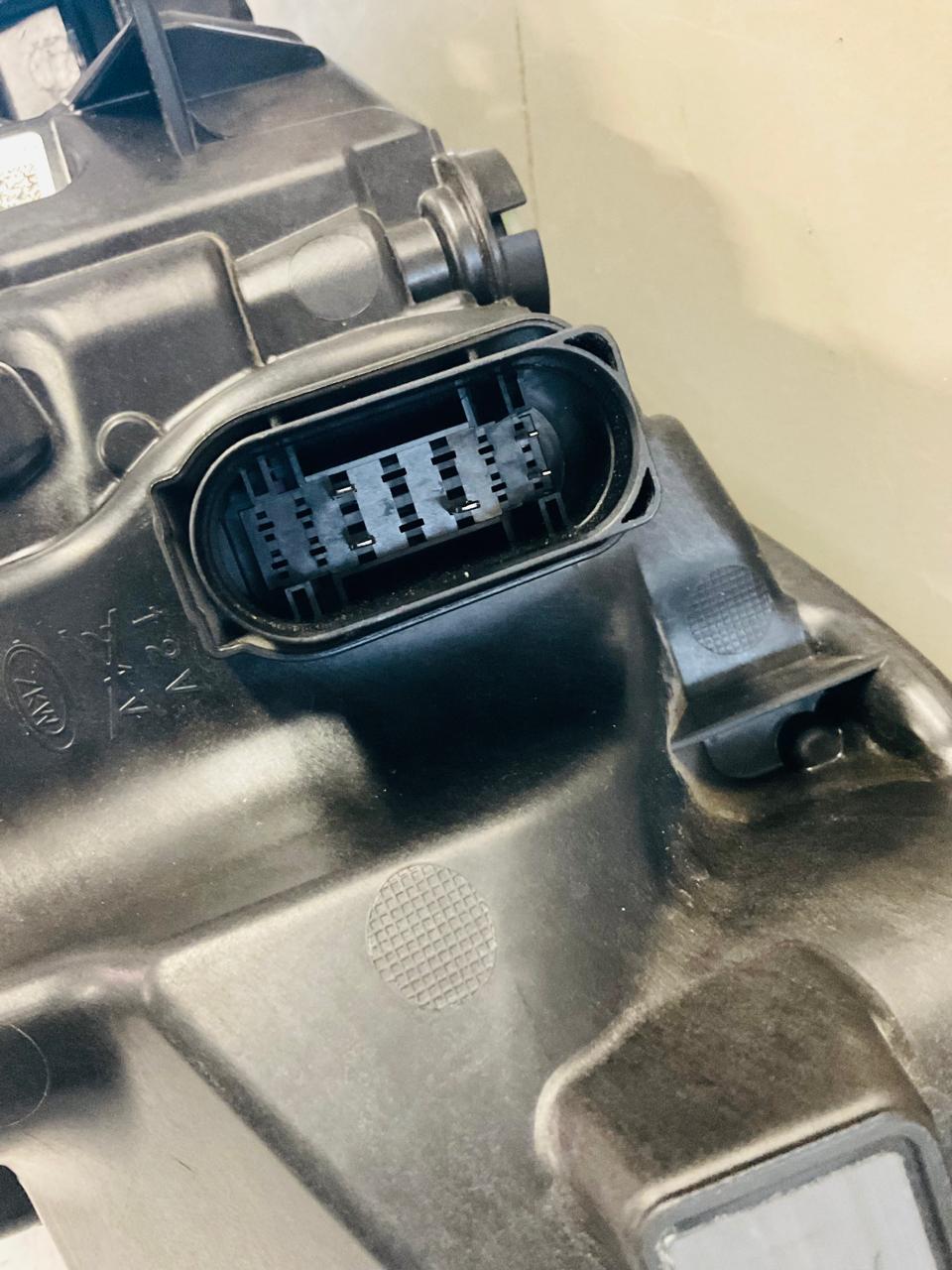 Volvo XC40 facelift right side LED active headlight - Private Seller