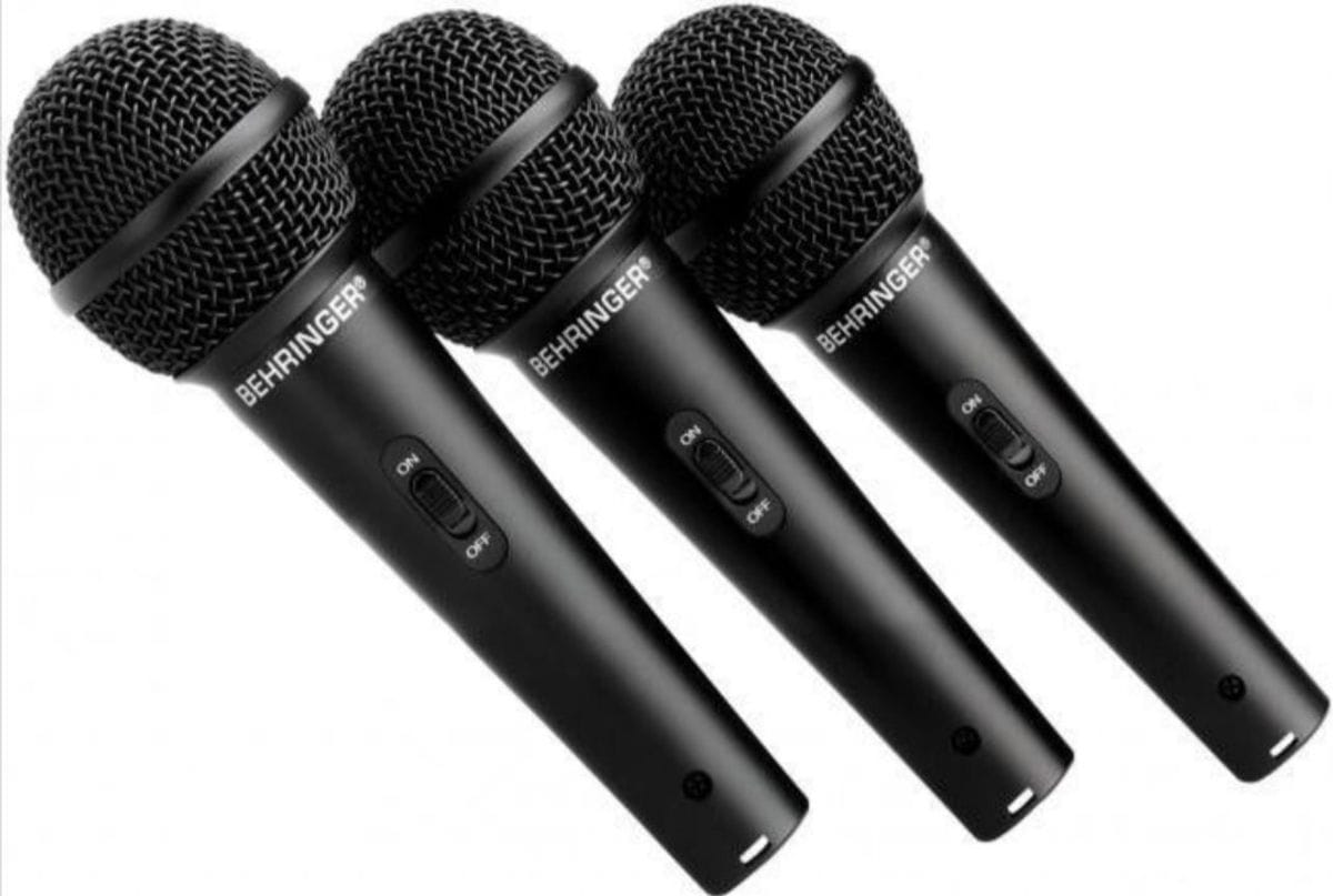 Mi I dj equipment Amp, equalizer, speakers and microphones