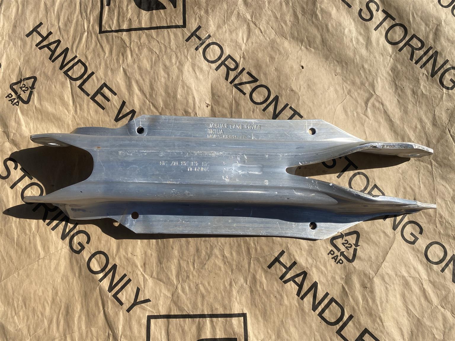2024 RANGE ROVER VOGUE RIGHT REAR LOWER CONTROL ARM STRUT FOR SALE. BRAND NEW 2024 RANGE ROVER VOGUE RIGHT REAR LOWER CONTROL ARM STRUT FOR SALE. BRAND NEW