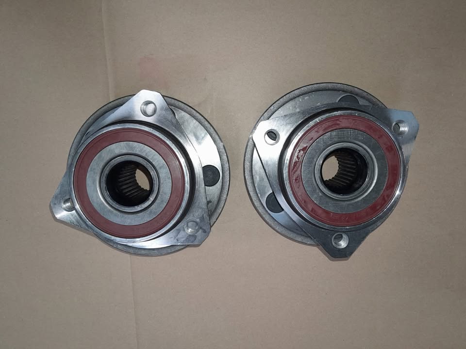 JEEP CHEROKEE XJ BOTH REAR WHEEL/ HUB & WRANGLER TJ FOR SALE - Private Seller JEEP CHEROKEE XJ BOTH REAR WHEEL/ HUB & WRANGLER TJ FOR SALE - Private Seller