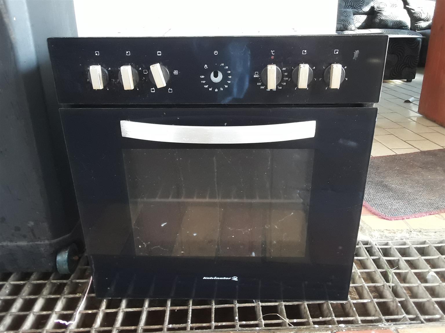 kelvinator stove with oven, and a projector screen for sale 