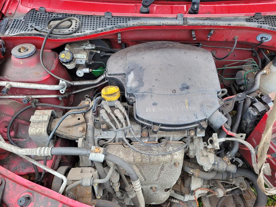 Renault Sandero Stripping for Spares - Private Seller Renault Sandero Stripping for Spares - Private Seller
