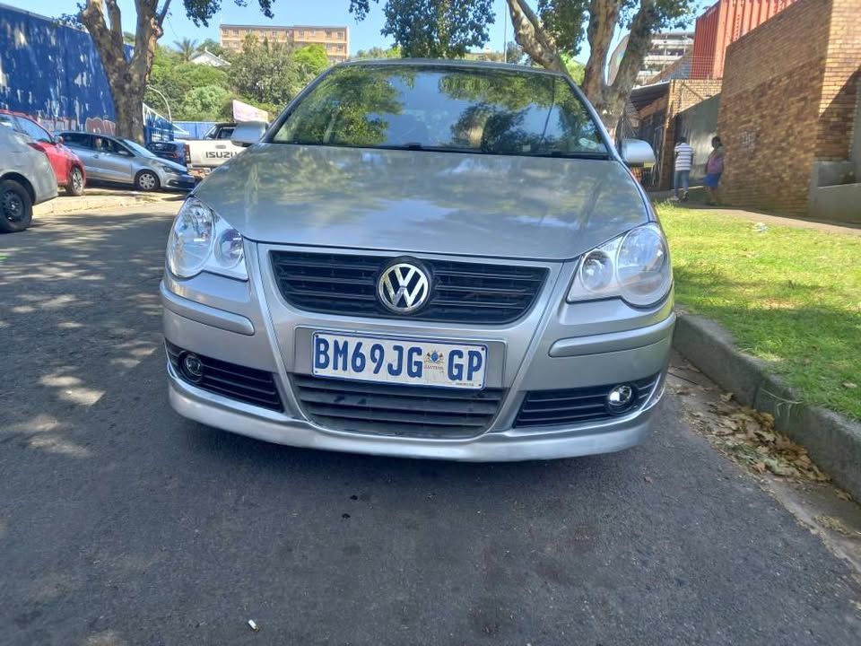 VW Polo Bujwa 1.6 Petrol, Model 2006. Manual, Silver Color, Mileage