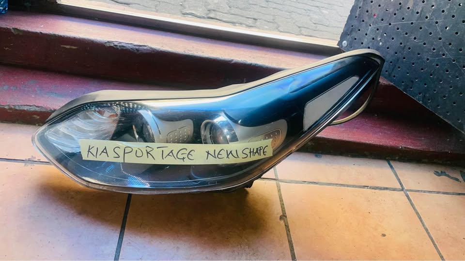 Kia Sportage headlight - Private Seller Kia Sportage headlight - Private Seller