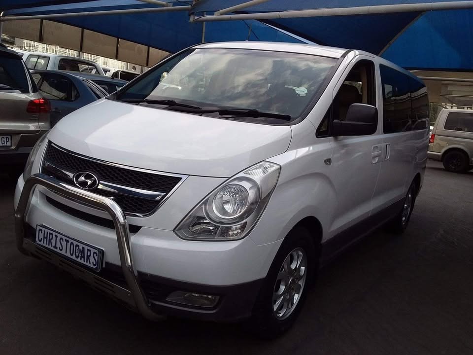 2012 Hyundai H-1 9-seater automatic 2012
